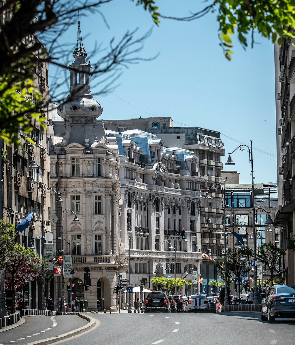 Cirrus aircraft on the apron at Băneasa airport with Bucharest skyline